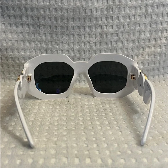 Versace White And Gold Sunglasses - Picture 4 of 11